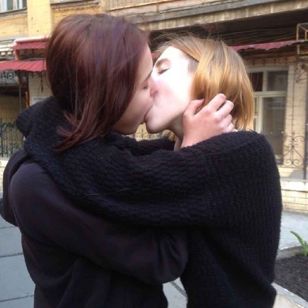 лесби целуются в перископе фото 4